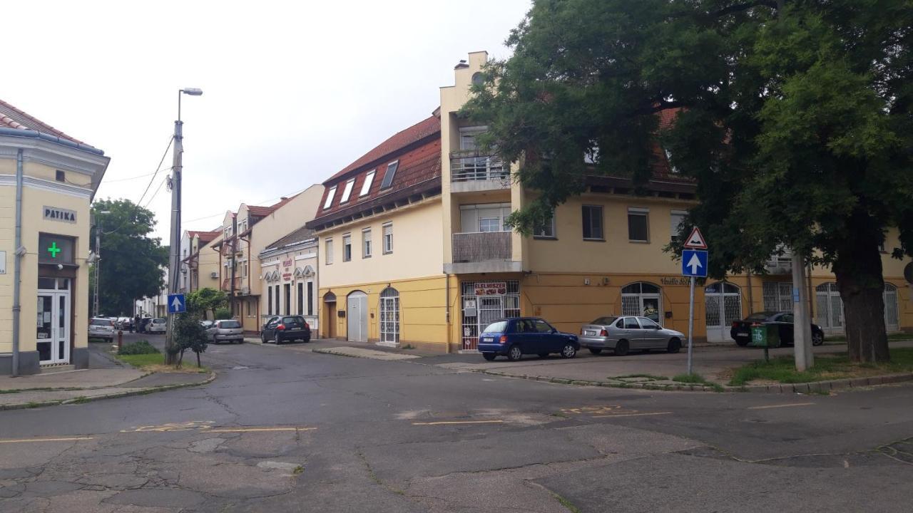 Buckingham Palace Apartman, Debrecen Extérieur photo