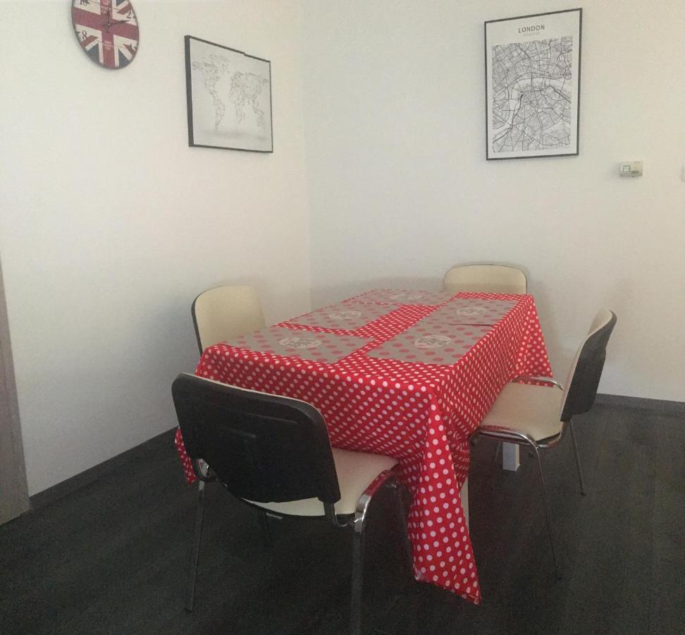 Buckingham Palace Apartman, Debrecen Extérieur photo